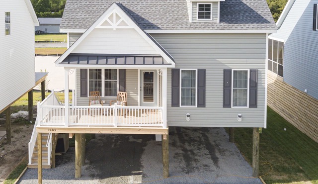 Mermaid Salt Air Sea Cottage - Beaches, Boardwalk, and Dining!