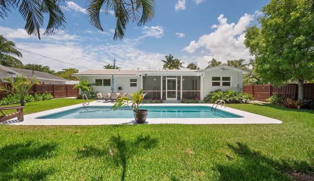 Mermaid Shack with pool 5 min to beach,venues,restaurants