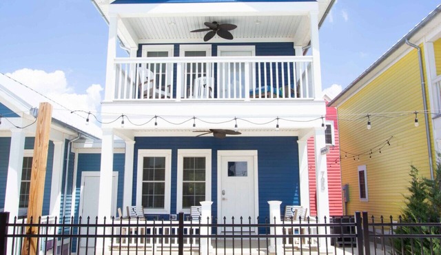 Mermaid Tales: 1 Bed/1 Bunk Room Lakeside Cottage w/HOT TUB!