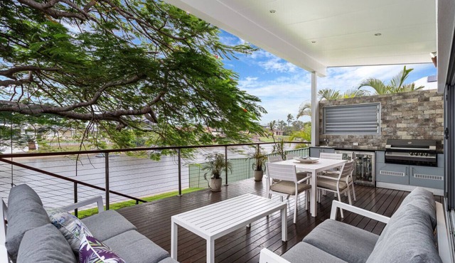 Mermaid Waters Waterfront Hideaway