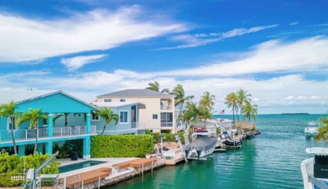 Mermaids and Manatees 3 bed 2 bath with pool 31` of dock with quick access to the Gulf
