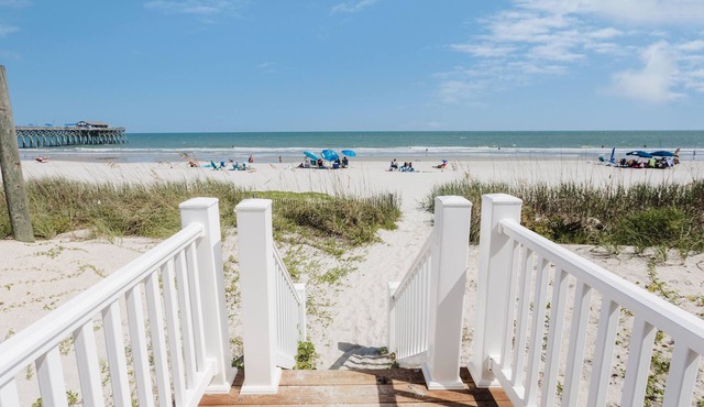 Mermaids Haven: 6 Bedroom, 4 Bathroom on the beach Sleeps 16!
