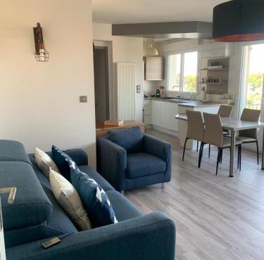 Mermoz - Elégant appart avec balcon, Clim et garage