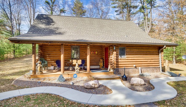 Merrillan Cabin w/Fire Pit < 1 Mi to Lake Arbutus