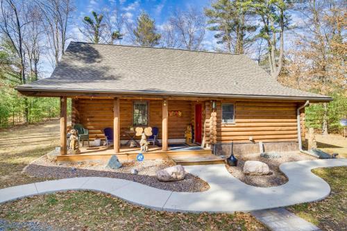 Merrillan Cabin w/Fire Pit < 1 Mi to Lake Arbutus