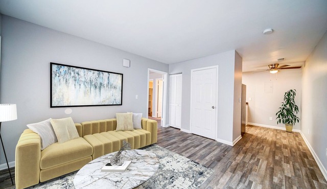 Merritt/Hewitt/Spring Garden Cozy 2-bedroom apartment in Greensboro with WiFi