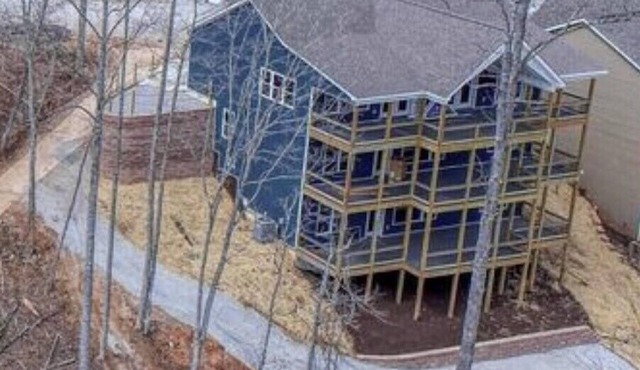 MERRY CHRISTMAS! Enjoy 15% discount on bookings made w/in 30 days of your stay!