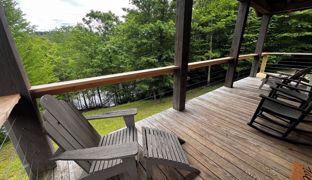 Merry Mammoth Cabin on 16 Acres with Hiking Trails and Direct Nolin Lake Access