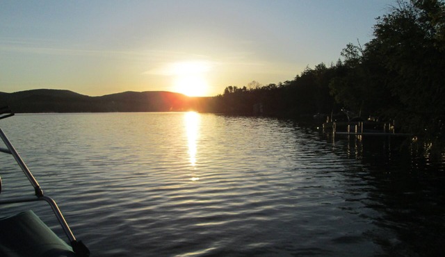 Merrymeeting Lake Living Retreat - Perfect Location For Couples or Family