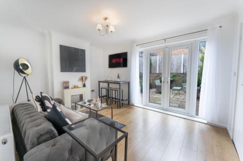 Merseyside cosy 2 bed townhouse sleeps 5