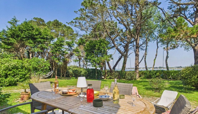 –Mery– Maison familiale les pieds dans l’eau