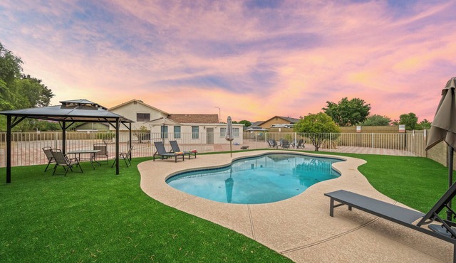 Mesa Oasis 6BR Heated Pool Hot Tub Pickleball Sleeps 20