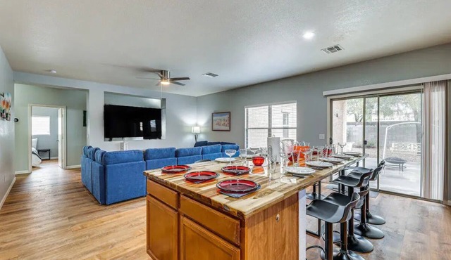 Mesa Vacation Home - Sleeps 12 - Close to Golf Courses and SO MUCH MORE!