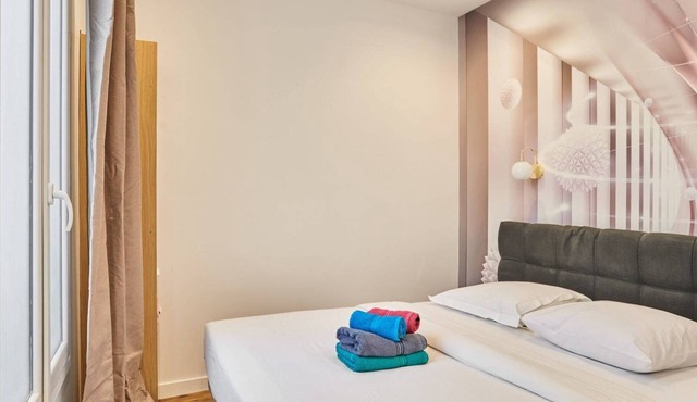 Meslay 5 - Studio Apartment, Sleeps 2