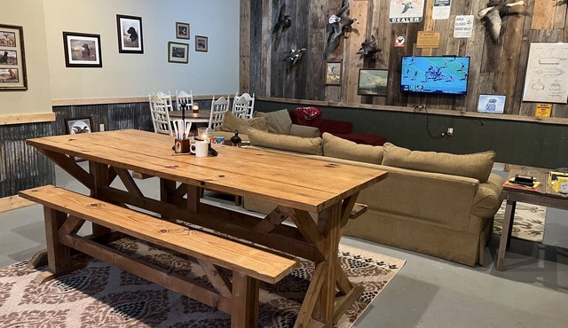 Metal Building Hunting Lodge CabinnSleeps 16 - Rustic