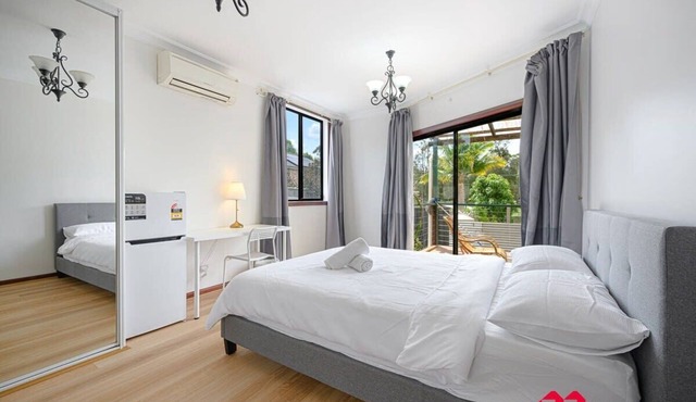 MetaWise Parramatta Cozy Room Share Bathroom WiFi