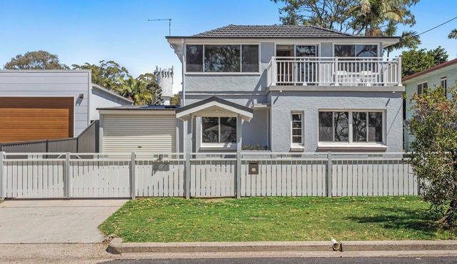 MetaWiseBnB Waterfront 3BR Coastal Escape