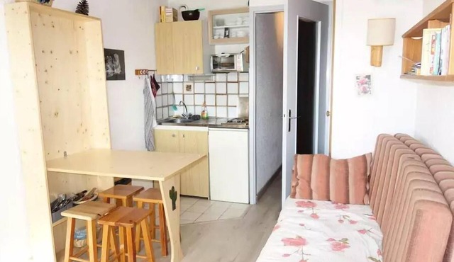 Meteor Residence - ELSE BREAKDOWN EAST BREAKDOWN