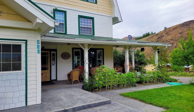 Methow Valley Inn-4 Bedroom option, Sleeps 9, Perfect for Family or Friends