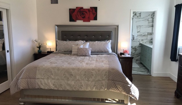 Meticulous Private House @Camarillo Heights-82" TV, Beach/Shopping