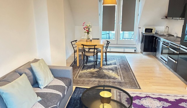 Metro Apartment cozy and spacious closed to Transport Facilities,