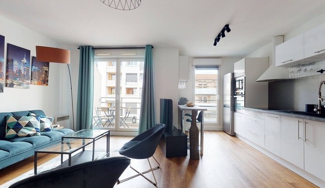 Metro République Bright T2/Terrace and Garage