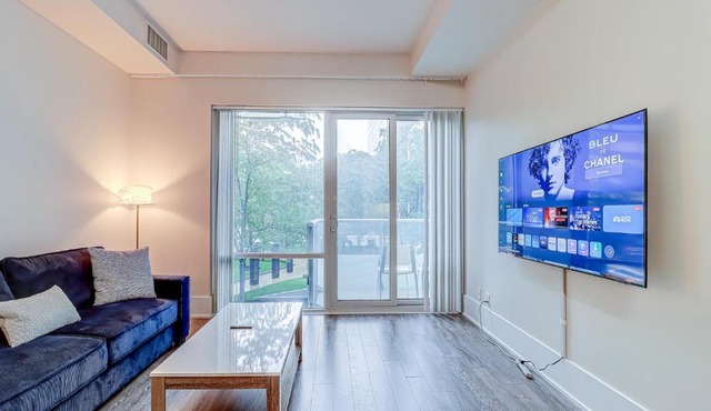 Metropolis Loft - CN Tower