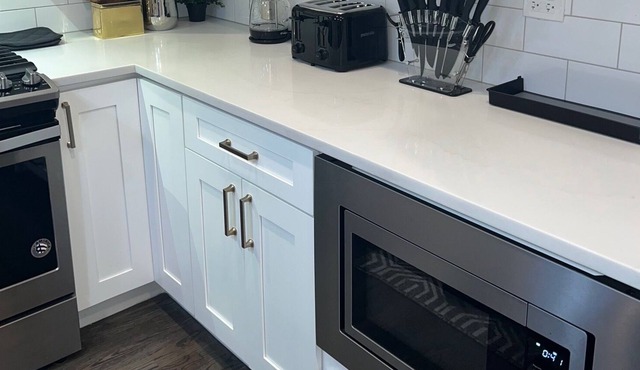 Metropolitan Gem: Stylish Condo with Proximity to Downtown