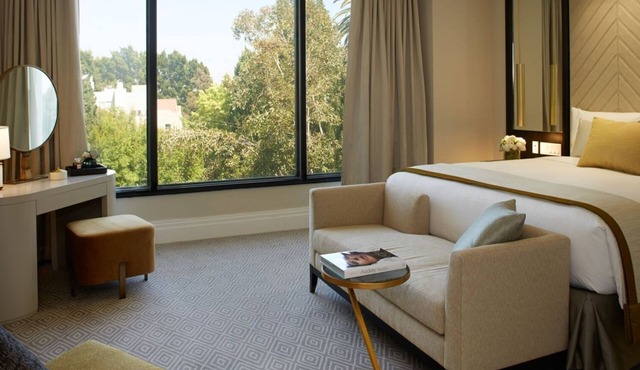 Metropolitan One Bedroom Suite at The London West Hollywood, Free Breakfast