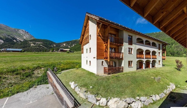 Meublé de tourisme * - Pied des pistes - 6 pers - Swimming pool - Internet Fibre THD
