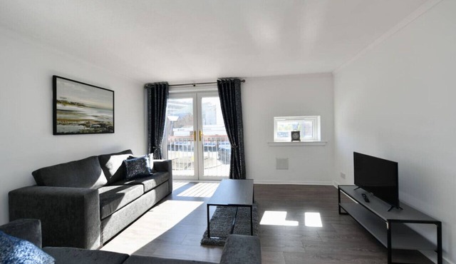 Mews House - Centrally Located Spacious Maisonette Apartment Walking Distance From Ayr Beach