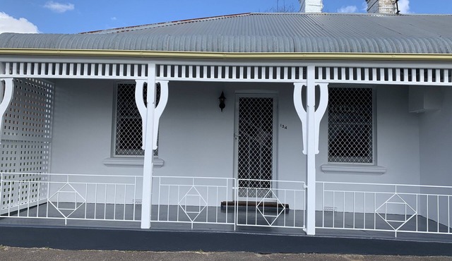 Mews on March - Charming 2 bedroom Cottage. CBD Orange. Brand new bathroom.