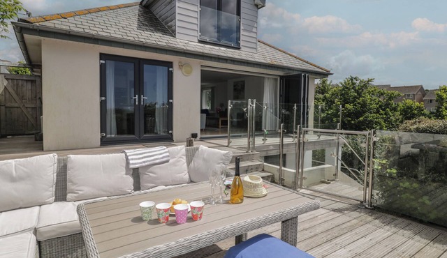 MEWSTONE VIEW, pet friendly, country holiday cottage in Wembury