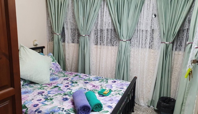 Meyenburg House, Front Room, Budget Double Room with Shared Bathroom & Kitchen