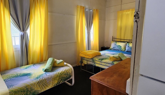 Meyenburg Unit 1 fully self contained, 6 guests, 2 br unit, 1Qb, 1Db, 2 singles