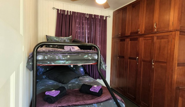 Meyenburg Unit 3, Fully self-contained private 1 bdrm unit, 1Db, 1 Ksb, 2 Sb's