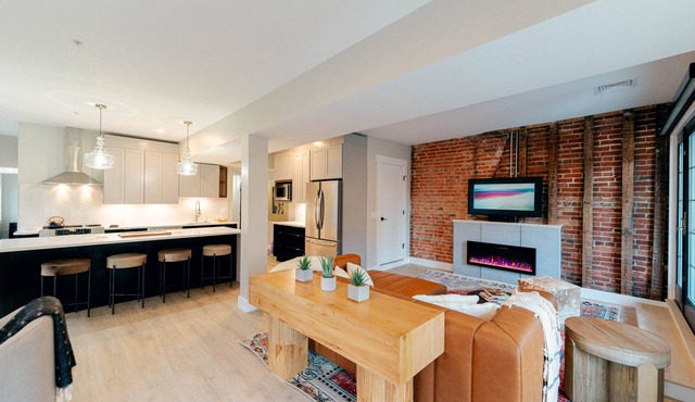 Mezzanine Loft- 3 Bedrooms
