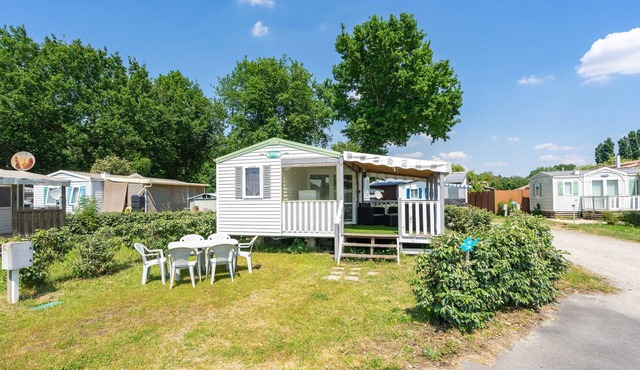 MH 195 Les Mathes 'les 3 coups' – Covered Terrace, Private Garden, BBQ, Family-Friendly