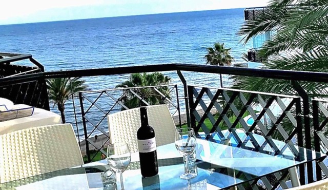 MI CAPRICHO 2D BEACHFRONT: Apartment with sea view