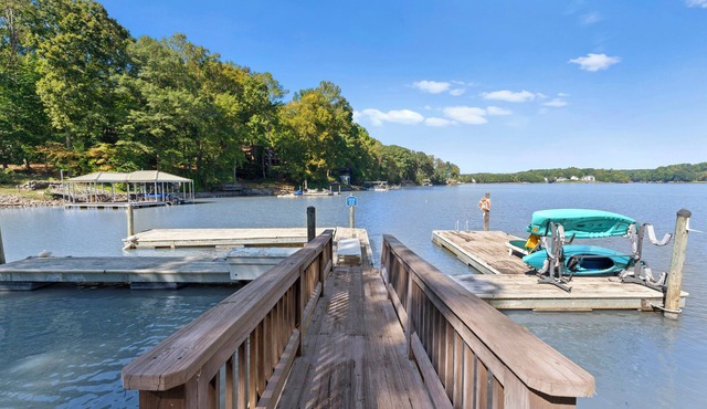 Mi Casa, Su Casa by AvantStay | Lakefront Escape