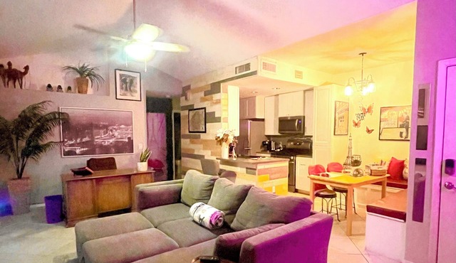 Mi Casita De Paris-Heart of Phoenix Metro Area-Parisian themed w/Community Pool