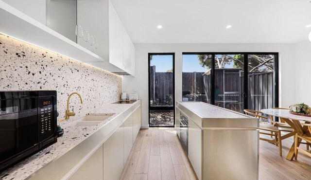 Mia-2B2B-Exceptional Style Living In Brighton East