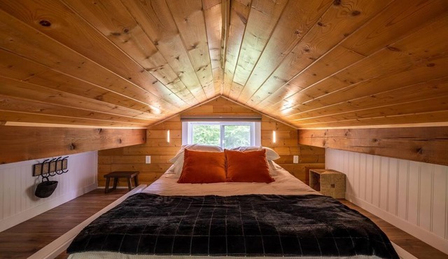 Mia Cabin; leschalets.com