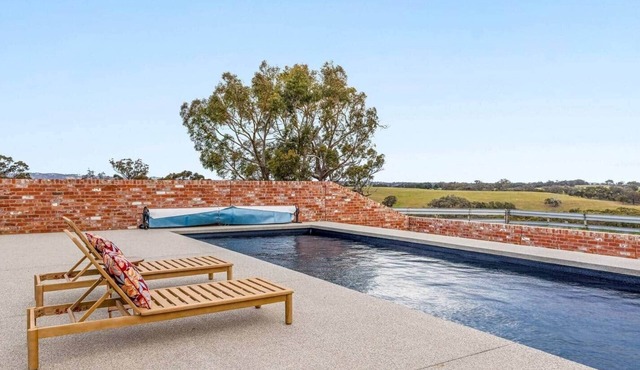 Mia Springs Pool Oasis in Heathcote Wine Country