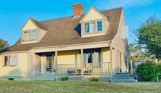 Miacomet area home near golfing, Bartlett Farm, Cisco Brewery and Cisco Beach