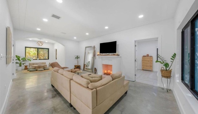Miami 3 bd/2 ba zen retreat w/huge yard & parking. central to Wynwood & Design