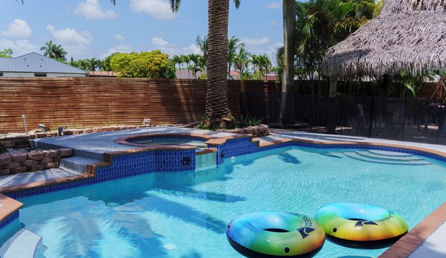 Miami 5BR Pool Home ● BBQ ● Pool ● Coffee Bar ● Kid-Friendly ● Whirlpool Tub