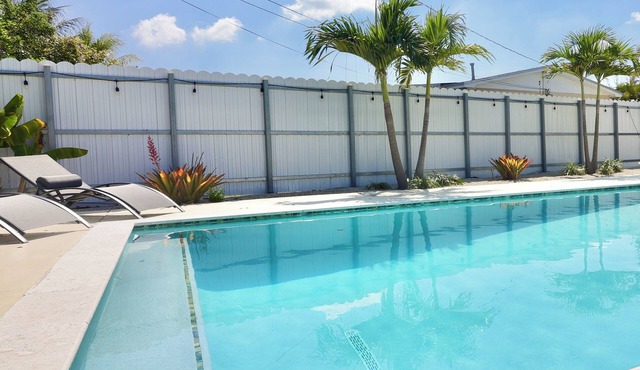 Miami 5BR Private, Luxury, Modern Home with POOL