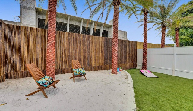 Miami Art Deco Style Unit With Hot Tub