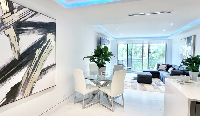 Miami Bayfront Luxe SuiteBayfront Luxe Stay – Pool, Gym & Views